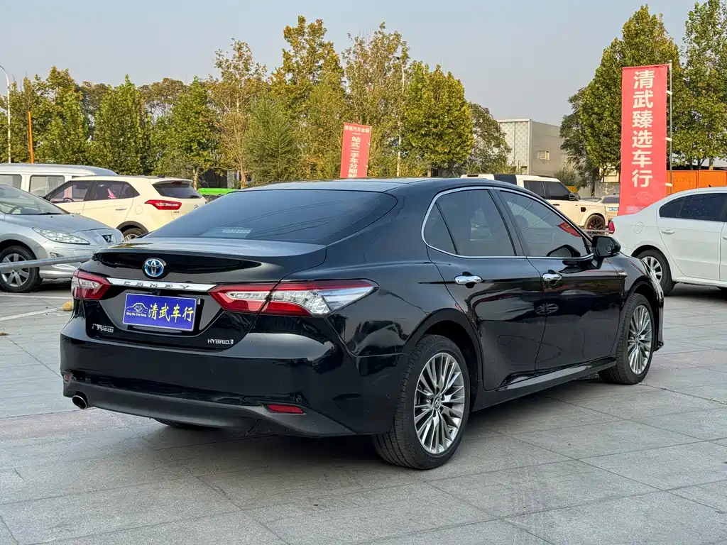 Toyota Camry — фото 13