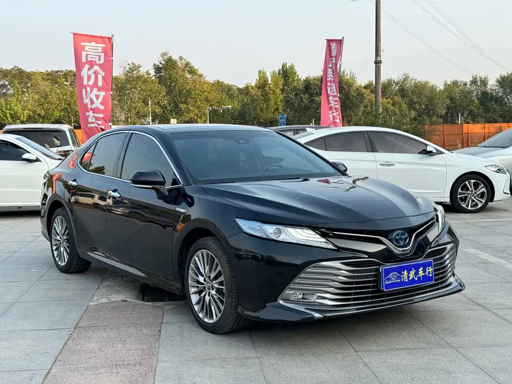 Toyota Camry — фото 3