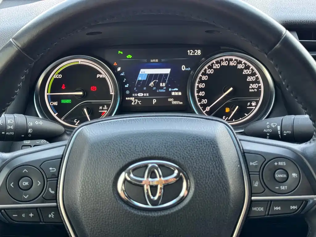 Toyota Camry — фото 5