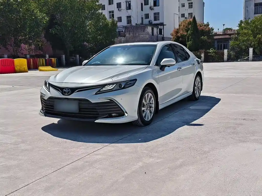 Toyota Camry — фото 2