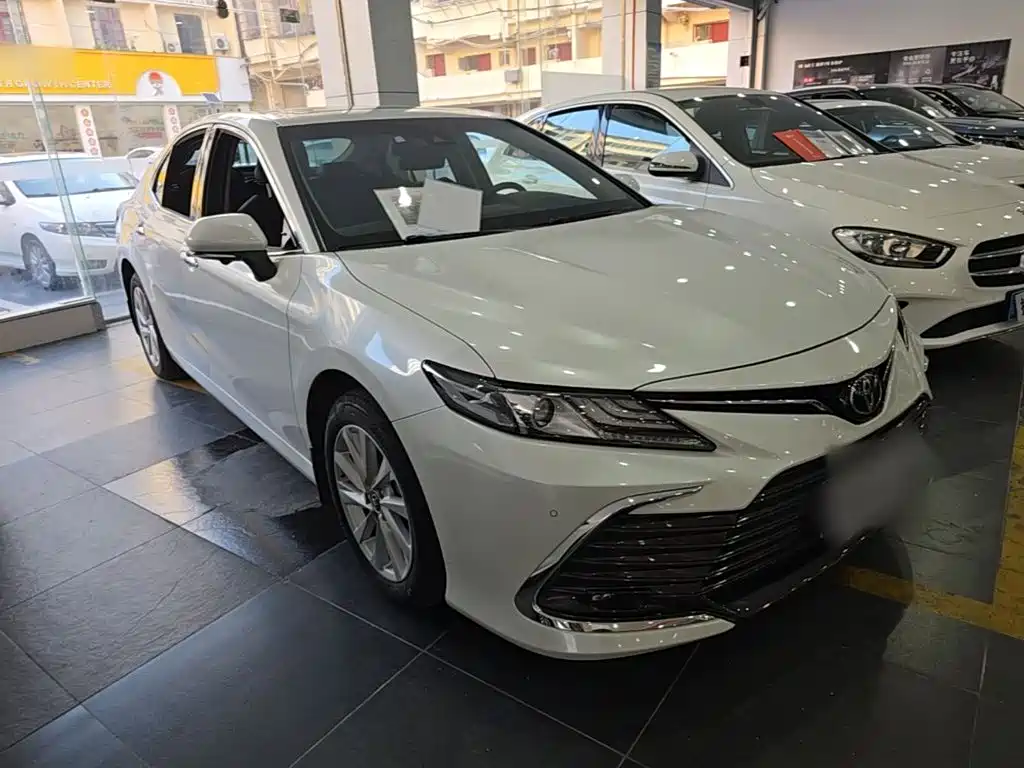 Toyota Camry — фото 4