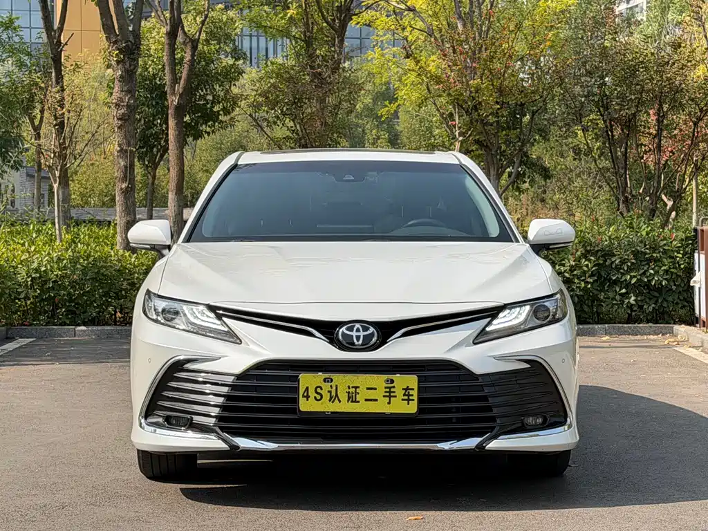 Toyota Camry — фото 2