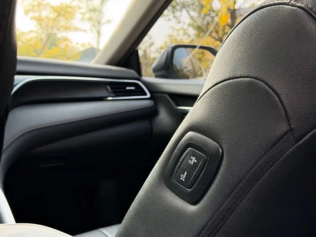 Toyota Camry — фото 13