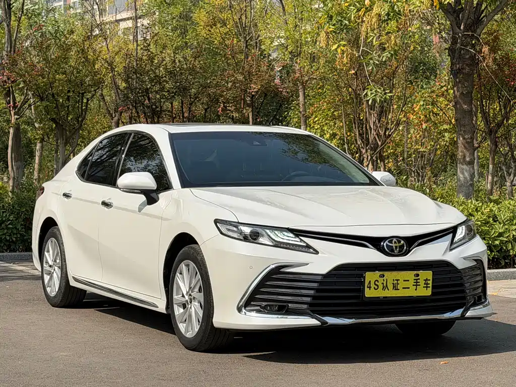 Toyota Camry — фото 3