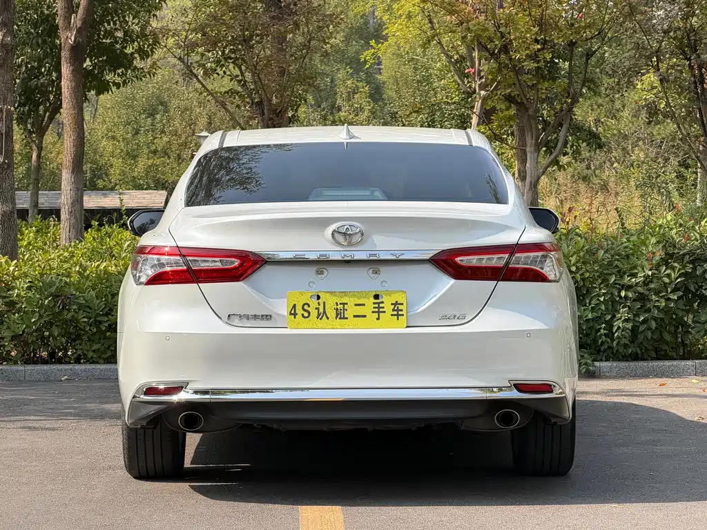 Toyota Camry — фото 6