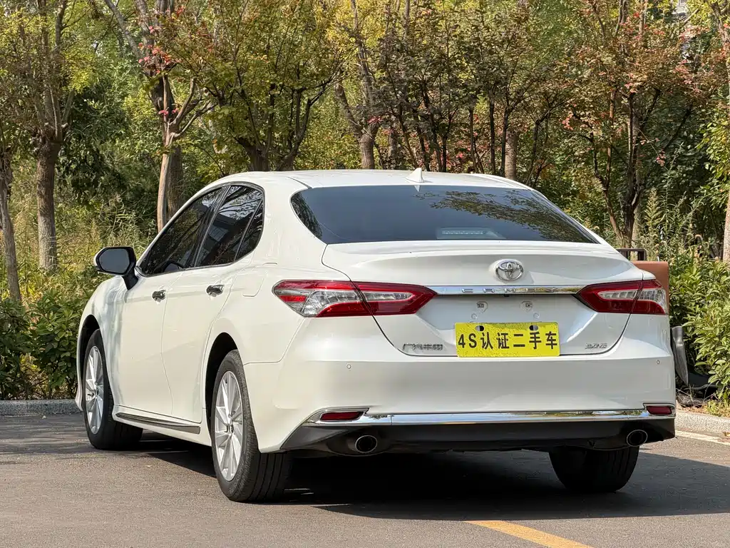 Toyota Camry — фото 7