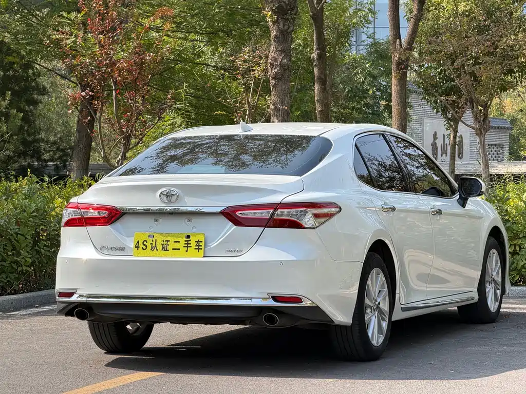 Toyota Camry — фото 8