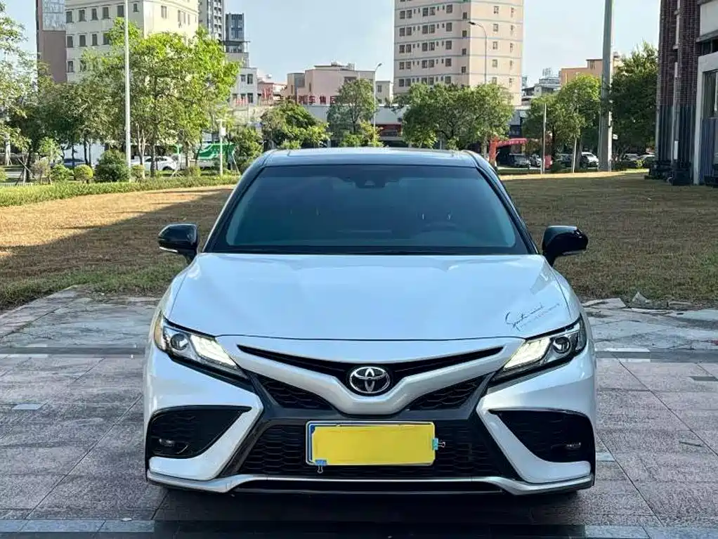 Toyota Camry — фото 3