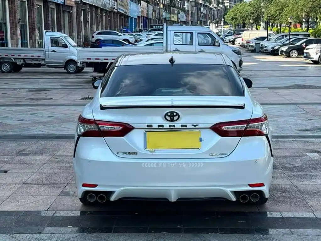 Toyota Camry — фото 5