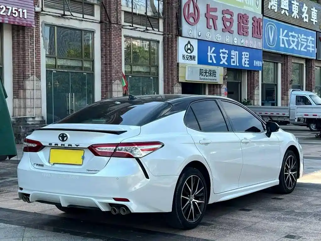 Toyota Camry — фото 6