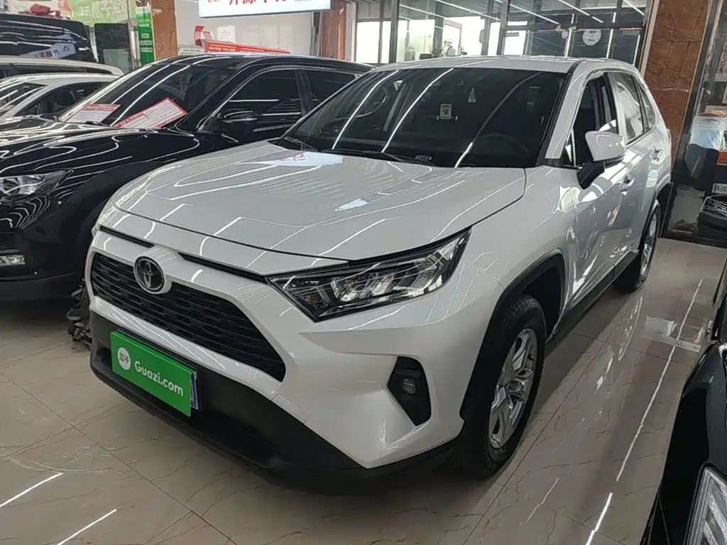 Toyota RAV4 — фото 2