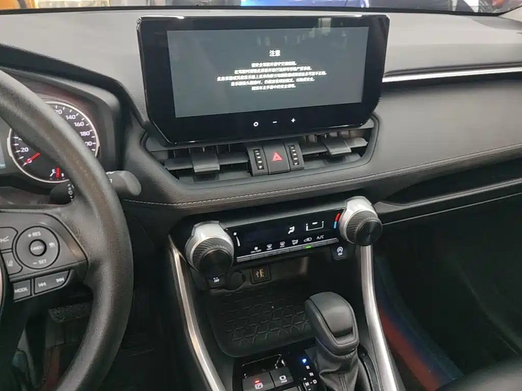 Toyota RAV4 — фото 13
