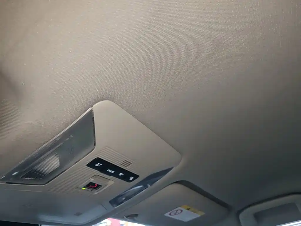 Toyota RAV4 — фото 18