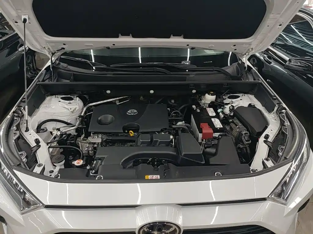 Toyota RAV4 — фото 20
