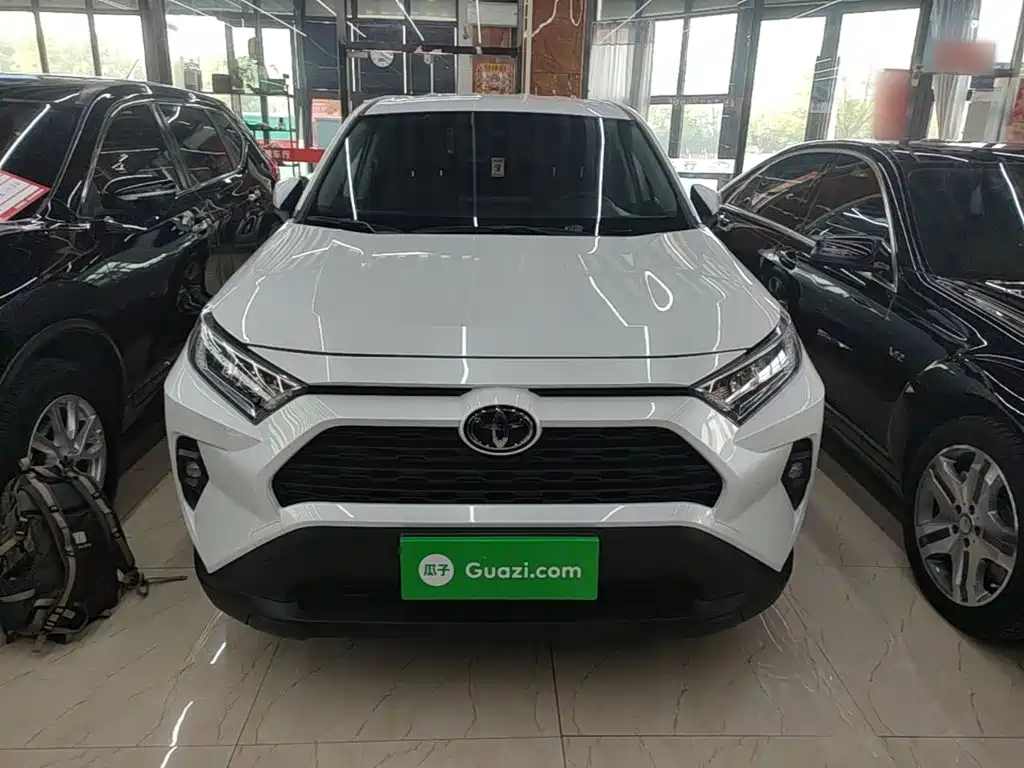 Toyota RAV4 — фото 3