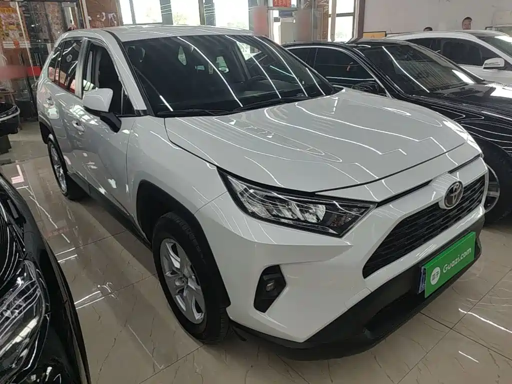 Toyota RAV4 — фото 4
