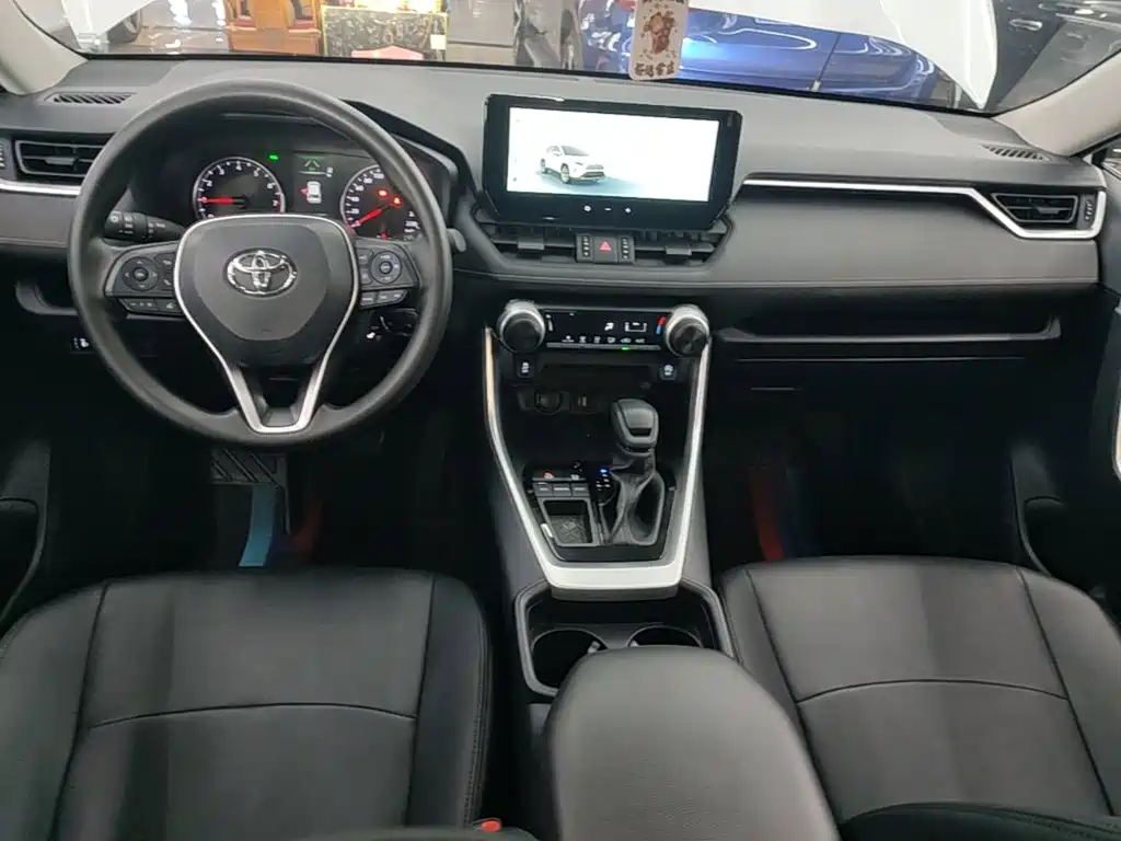 Toyota RAV4 — фото 10