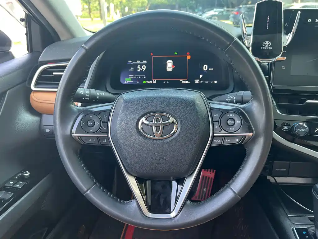 Toyota Camry — фото 17