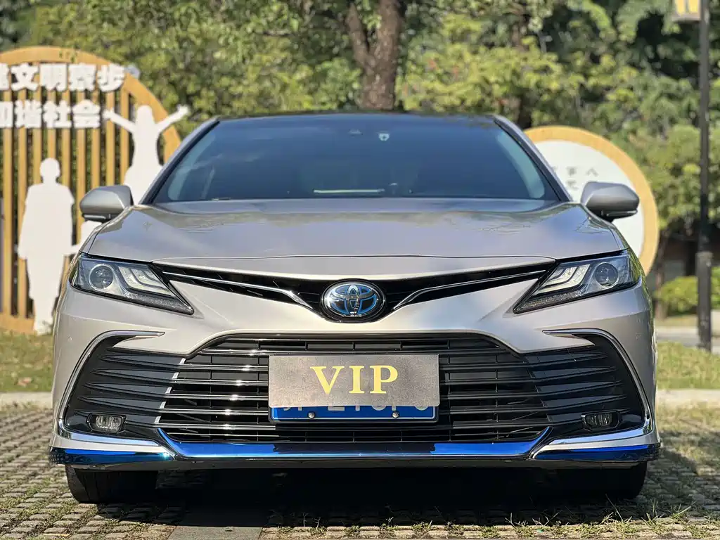 Toyota Camry — фото 4