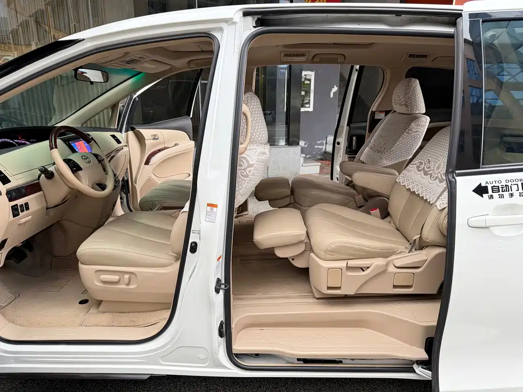 Toyota Previa — фото 14