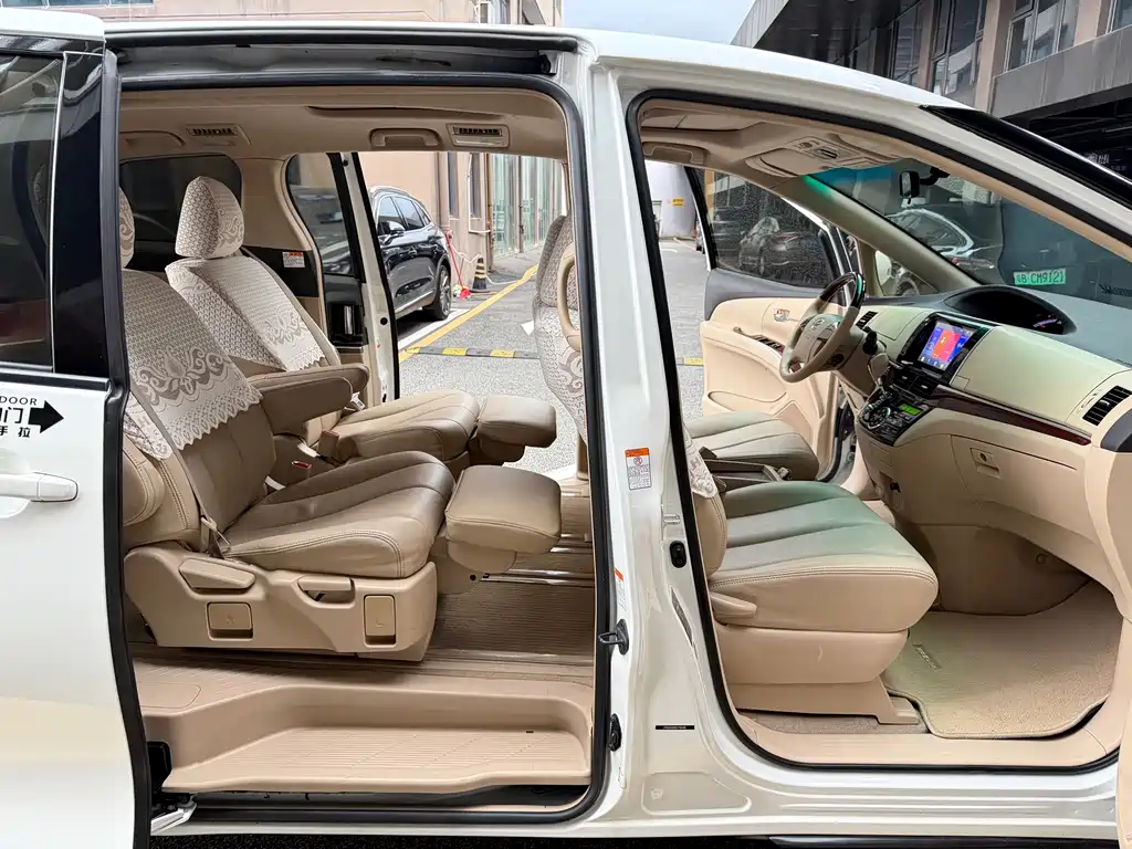 Toyota Previa — фото 15