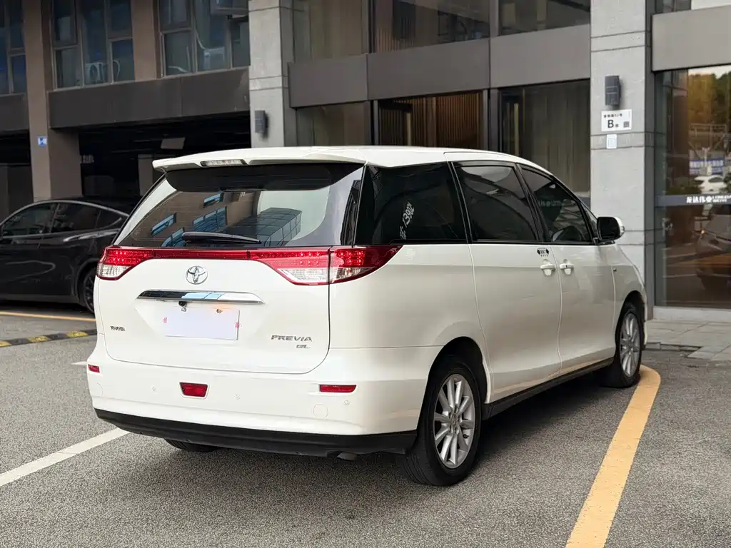 Toyota Previa — фото 19
