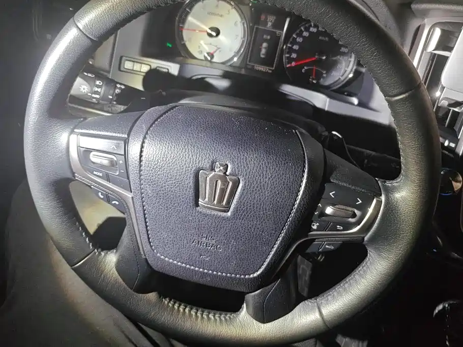 Toyota Crown — фото 15