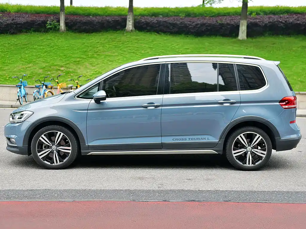 Volkswagen Touran — фото 2