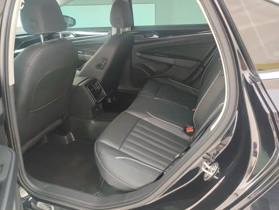 Volkswagen Passat — фото 11