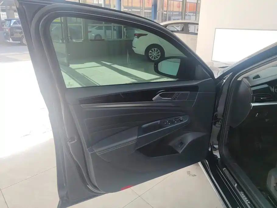 Volkswagen Passat — фото 7