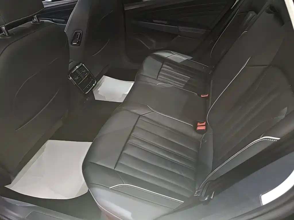 Volkswagen Passat — фото 17