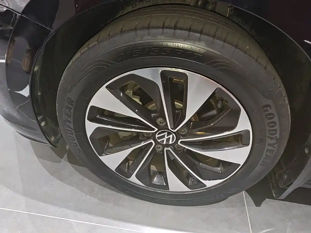 Volkswagen Passat — фото 23