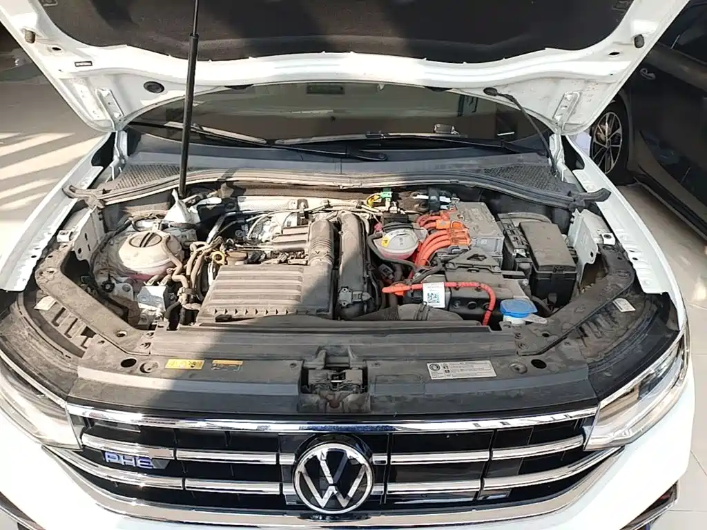 Volkswagen Tiguan L PHEV — фото 20