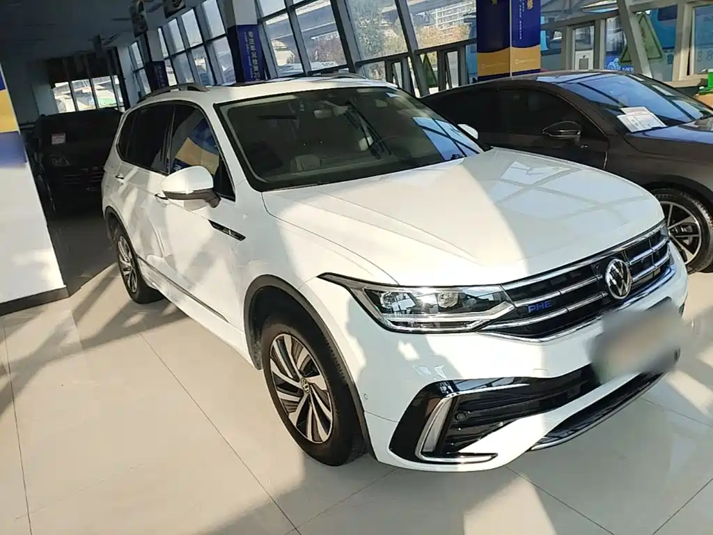 Volkswagen Tiguan L PHEV — фото 4