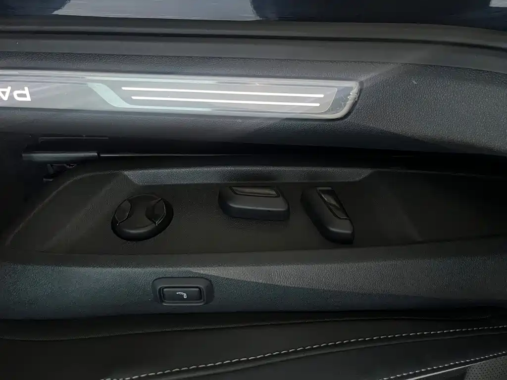 Volkswagen Passat — фото 16