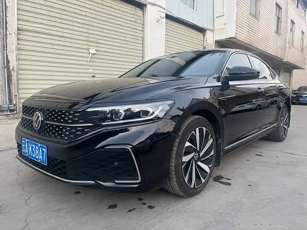 Volkswagen Passat — фото 1