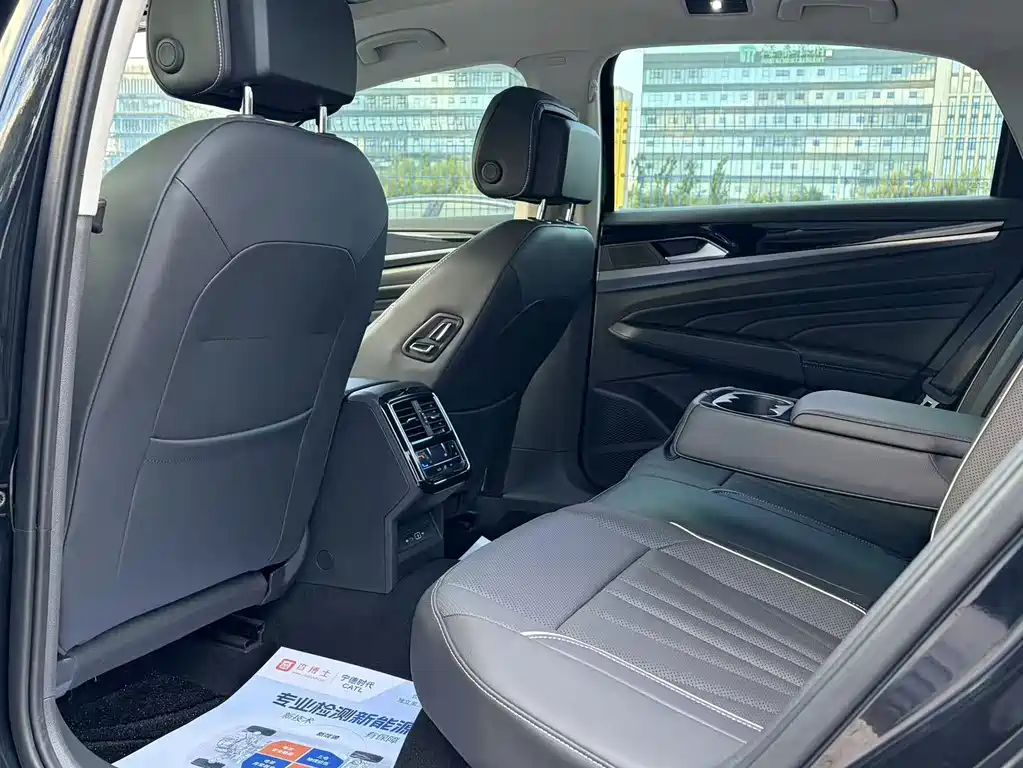 Volkswagen Passat — фото 14