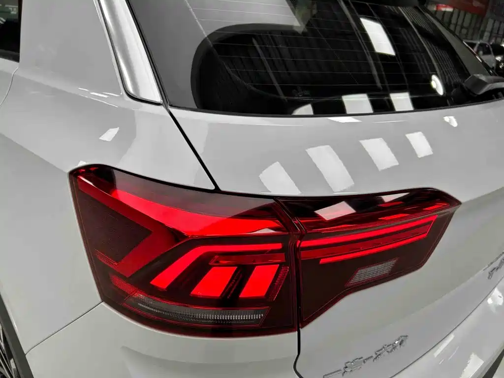 Volkswagen T-Roc — фото 24