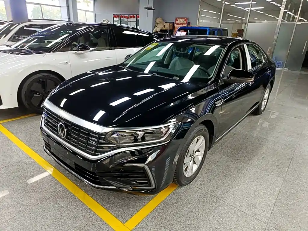 Volkswagen Passat PHEV — фото 2