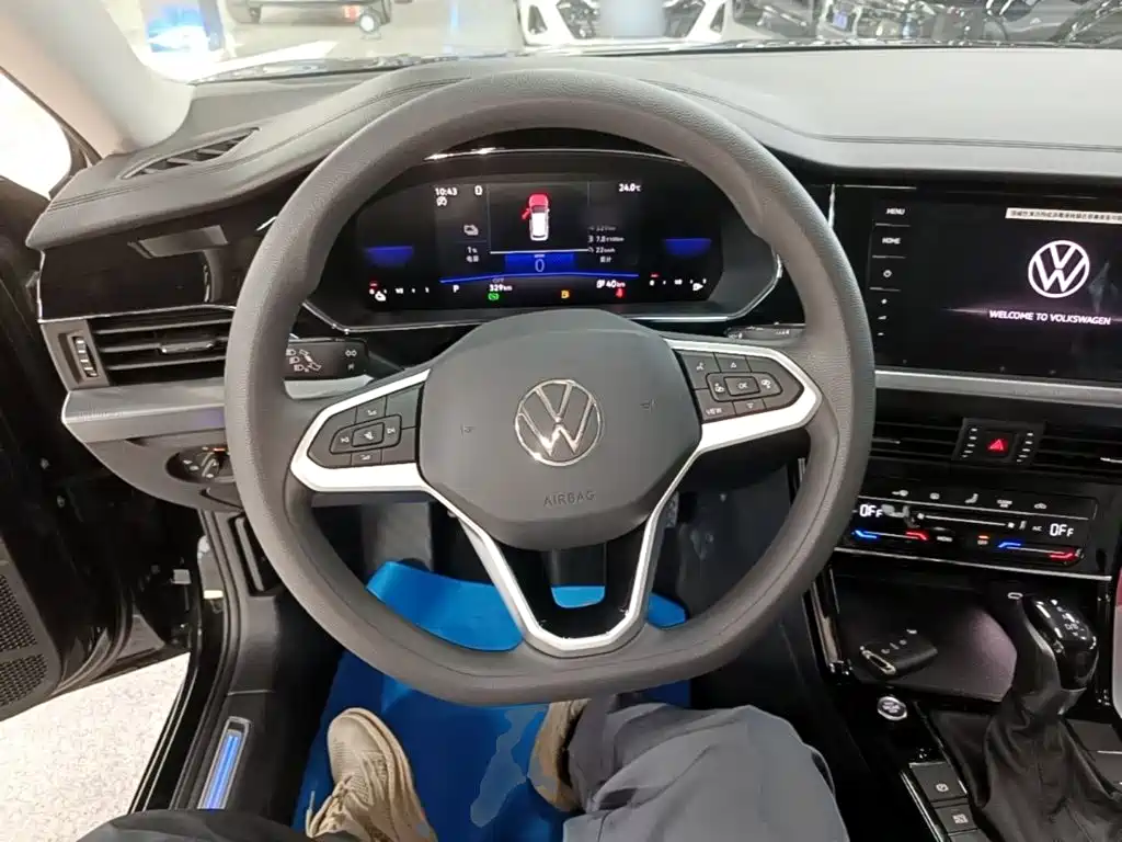 Volkswagen Passat PHEV — фото 11