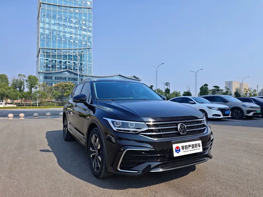 Volkswagen Tiguan L — фото 11