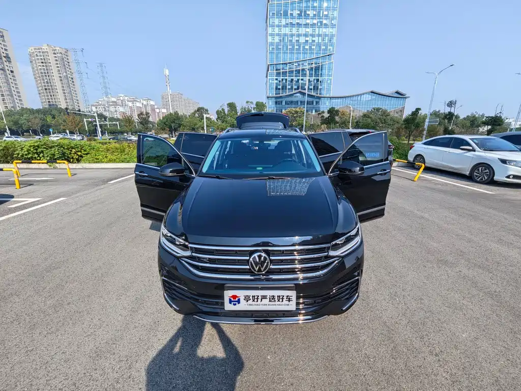Volkswagen Tiguan L — фото 36