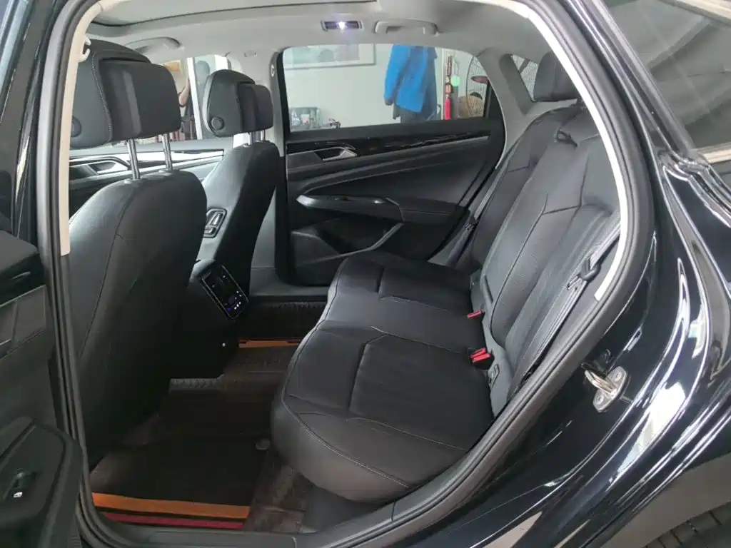 Volkswagen Passat — фото 17