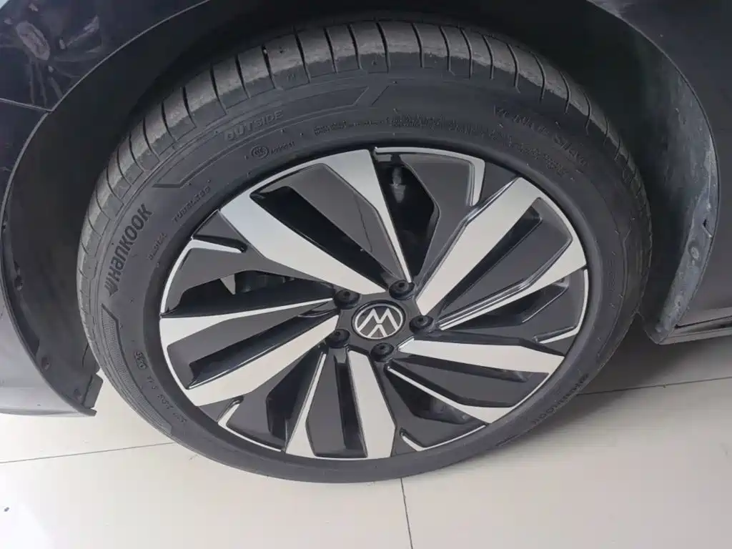Volkswagen Passat — фото 23