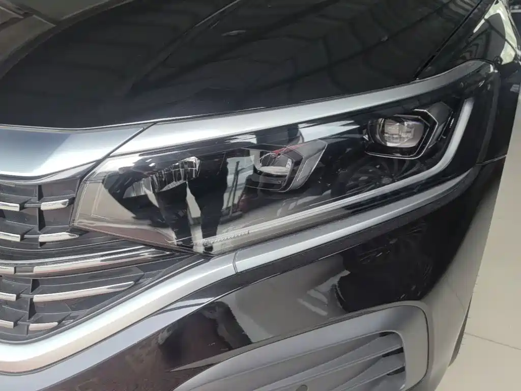 Volkswagen Passat — фото 24