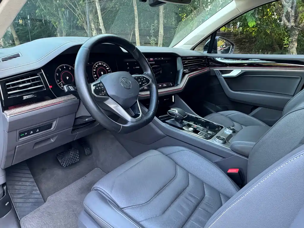 Volkswagen Touareg — фото 4