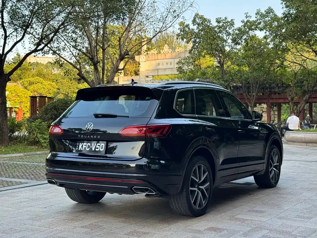 Volkswagen Touareg — фото 7