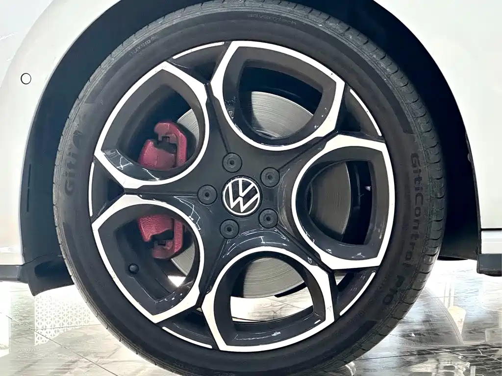 Volkswagen Golf GTI — фото 4