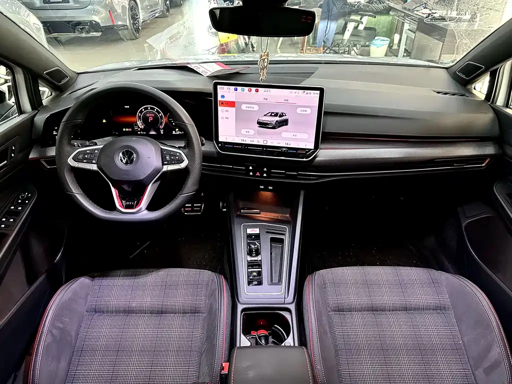 Volkswagen Golf GTI — фото 6