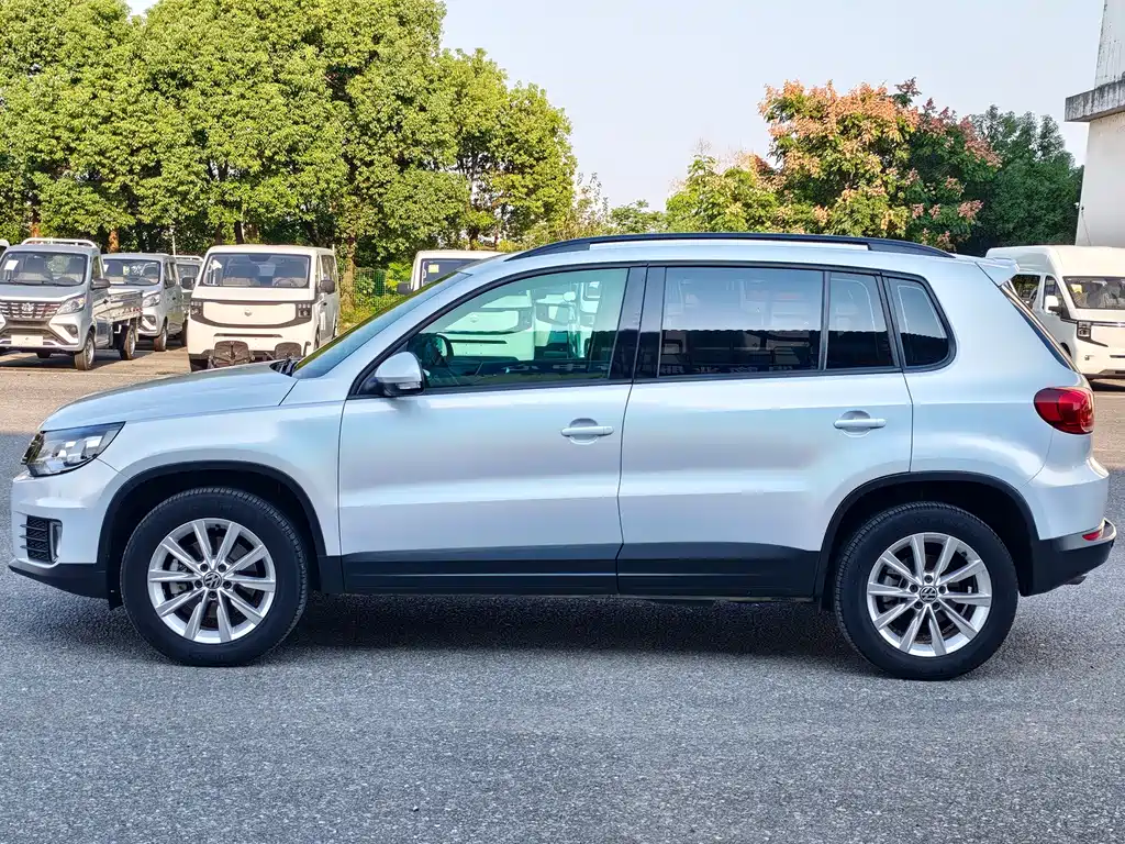 Volkswagen Tiguan — фото 4